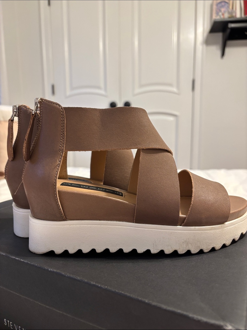 Steve Madden Women’s Brown Strappy Platform Sandals ( Keanna, taupe)size 6